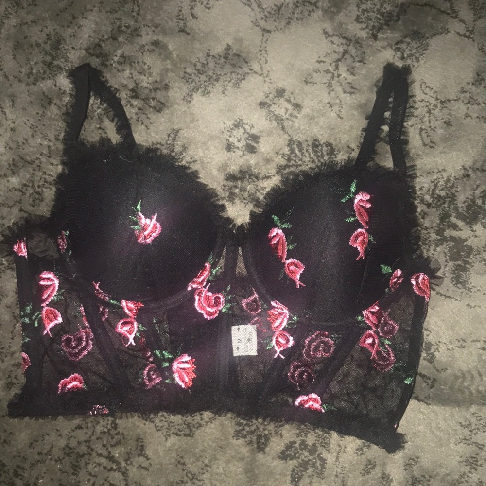 Medium underwire bra.